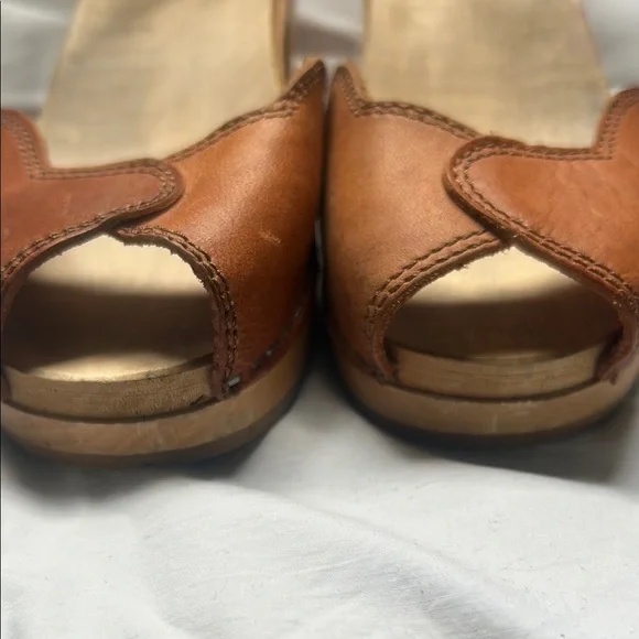 Women's Brown Leather Sandals - Picture 9 of 10